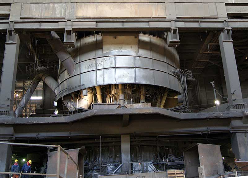 Las ferroaleaciones son fabricadas a través de hornos eléctricos de arco sumergido