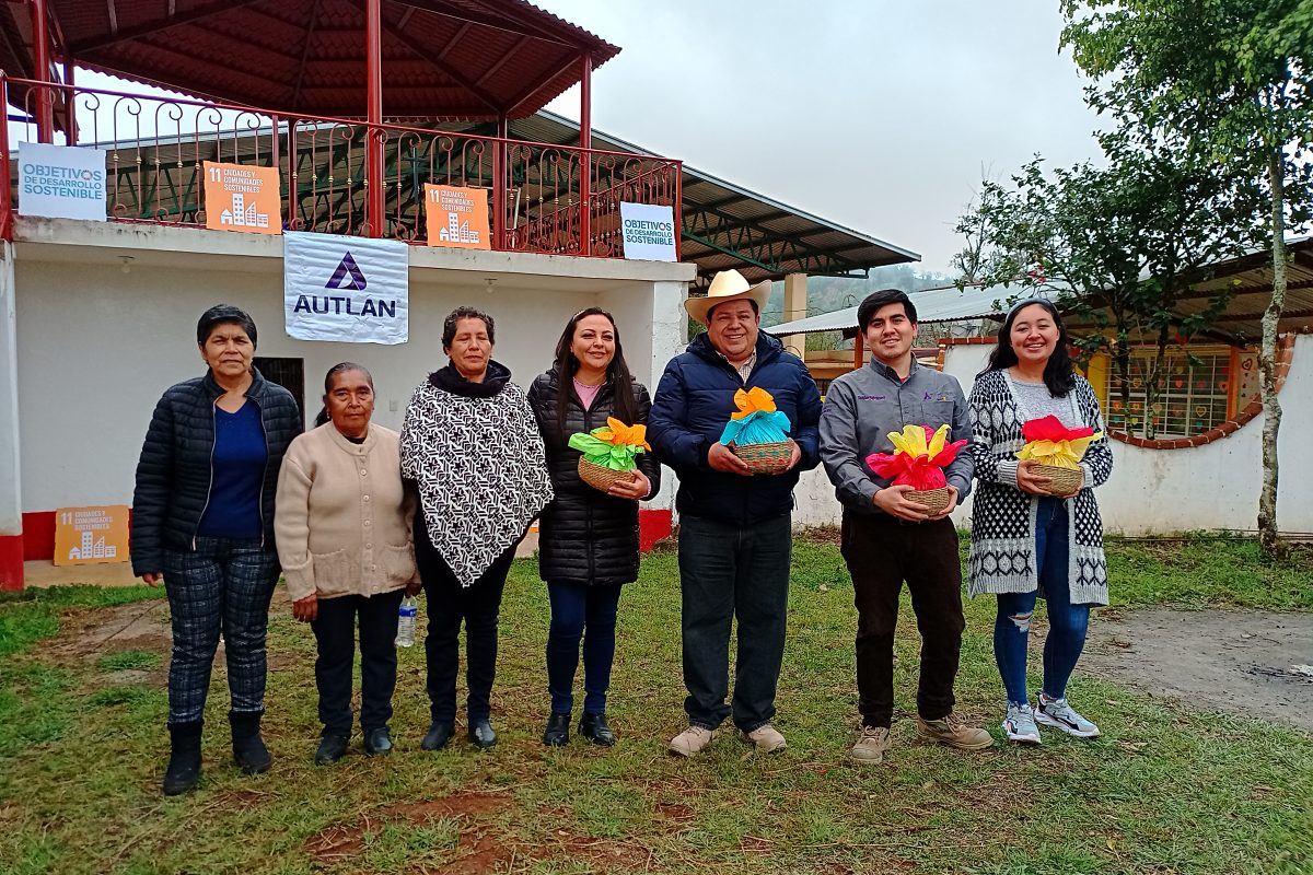 Autlán y la comunidad de Pemuxtitla inauguran quiosco comunitario